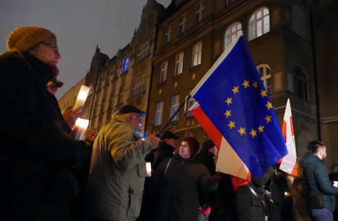 KOD nadal broni sądów. Krótka manifestacja w Katowicach
