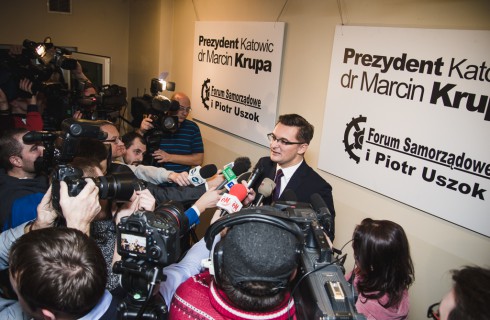 Prezydent Katowic Marcin Krupa: jak chce się kogoś nauczyć pływać, to najlepiej rzucić go na głęboką wodę