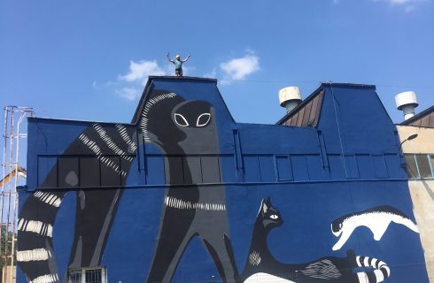 Nowy mural w Katowicach. Praca nawiązuje do porcelanowych figurek