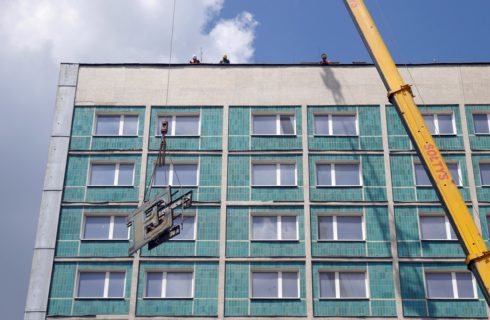 Trwa rozbiórka Hotelu Silesia. Z dachu zniknął neon [GALERIA]