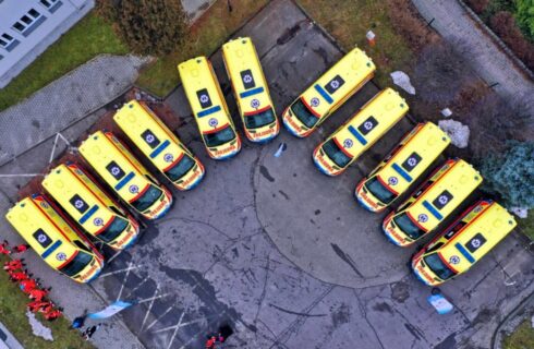 Pogotowie ma kilkanaście nowych ambulansów. W tym jeden do przewozu otyłych pacjentów