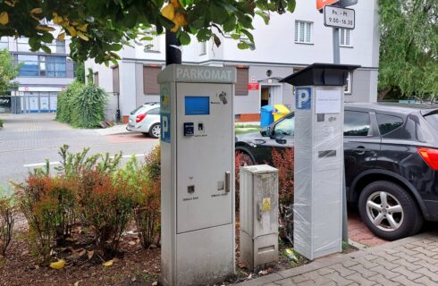 Podwójne parkomaty na ulicach centrum Katowic. Pojawiły się nowe urządzenia