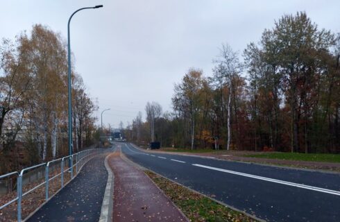 Kierowcy już jeżdżą nową drogą w Katowicach. Powstała też droga rowerowa niezgodna z rozporządzeniem