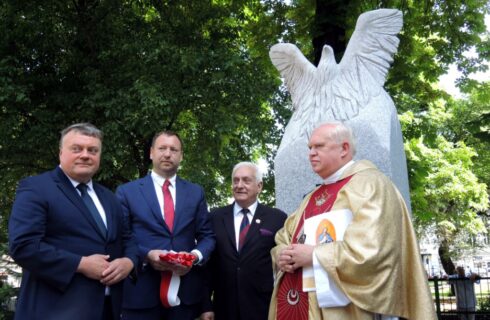 Nowy pomnik w Katowicach odsłonięty. Ma przypominać o bohaterach walk o Lwów