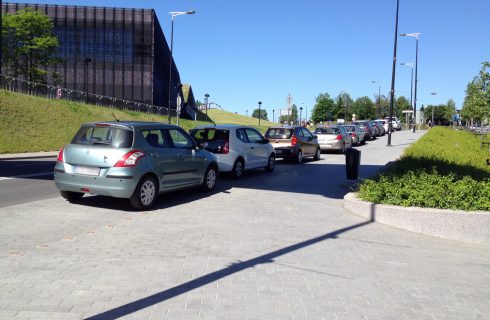 Straż miejska może w końcu wystawiać mandaty za parkowanie przy NOSPR