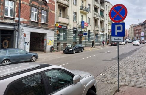 W Katowicach zostanie zlikwidowanych 2000 miejsc parkingowych. To efekt nowej strefy płatnego parkowania