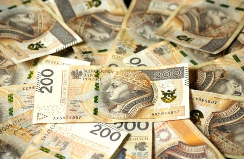 Ktoś znalazł 43 tys. zł, 4 tys. euro i 300 dolarów w Katowicach. Teraz może dostać te pieniądze