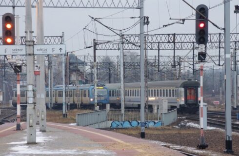 Awaria sieci trakcyjnej w Katowicach. Ruch pociągów został wstrzymany