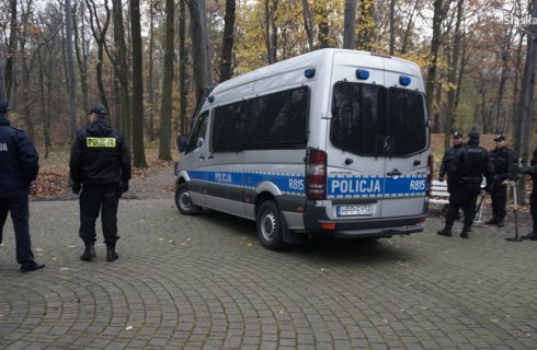 Śledztwo w sprawie morderstwa w Parku Kościuszki: policja zatrzymuje bezdomnych