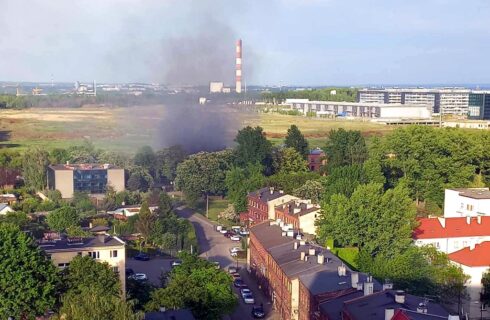 Pożar na północy Katowic. Płonie dwupiętrowy budynek