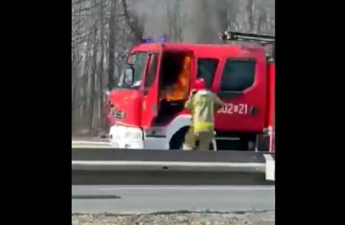 Podczas interwencji straży pożarnej w Katowicach zapalił się wóz strażacki [WIDEO]