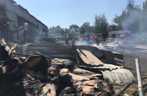 Duży pożar hali produkcyjnej w Mikołowie