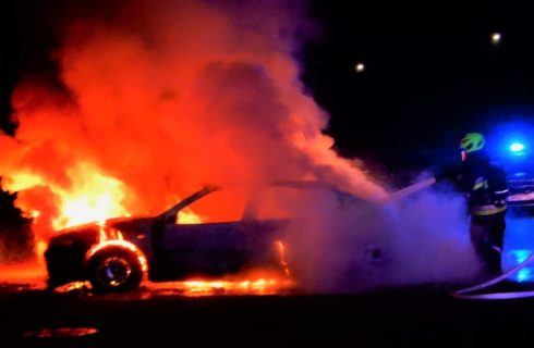 Ktoś podpalił porzucone auto w Katowicach [GALERIA]