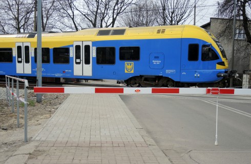 PKP poprawiły przejazd kolejowy przy Szkole Policji