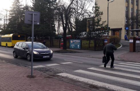 Przepis o pierwszeństwie pieszych wchodzących na przejście jest dobry, ale mentalnie polscy kierowcy jeszcze do niego nie dorośli