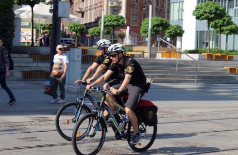 Straż miejska w Katowicach jeździ na rowerach