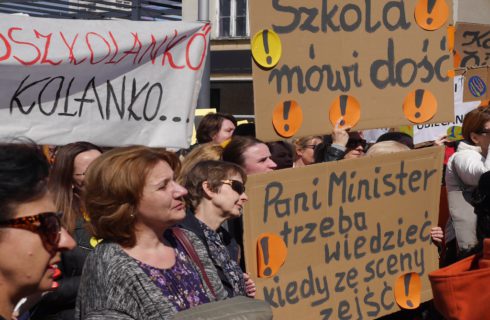 Strajkują, bo chcą uczyć. Głośna manifestacja nauczycieli w Katowicach