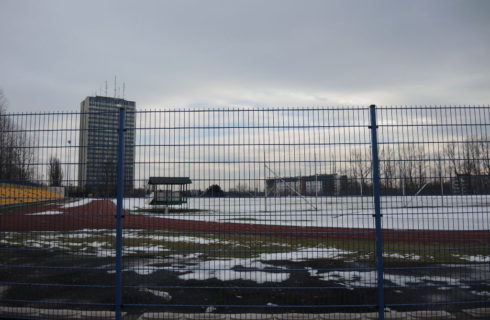 Jest protest przeciwko budowie osiedla na stadionie AWF