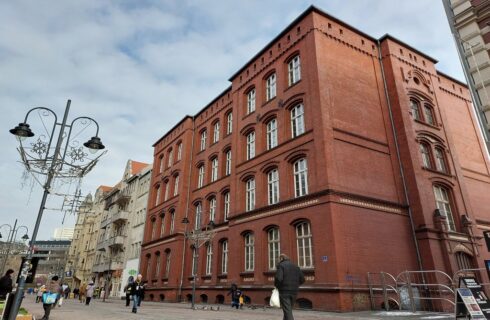 Za kilkanaście milionów złotych miasto sprzeda budynek byłej szkoły w centrum Katowic