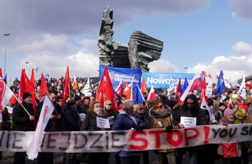 Protest w Katowicach: opozycja jednoczy się przeciwko PiS i reformie sądownictwa