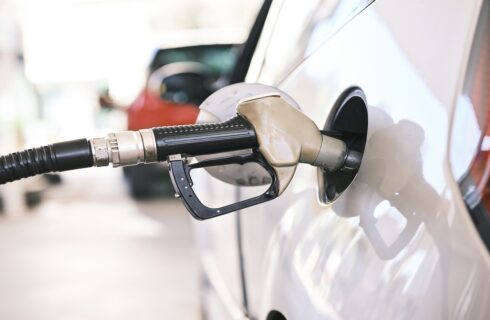 Przez kilka godzin na stacjach benzynowych jednej z sieci paliwo będzie tańsze o 1 zł na litrze