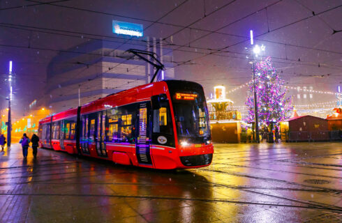 Mniej kursów autobusów i tramwajów w okresie świąteczno-noworocznym