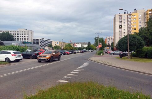 Na os. Paderewskiego droga dla samochodów zostanie zwężona, bo powstanie droga rowerowa