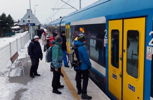 Mikołajkowa promocja w Kolejach Śląskich. Jedna cena dla rodziców niezależnie od trasy