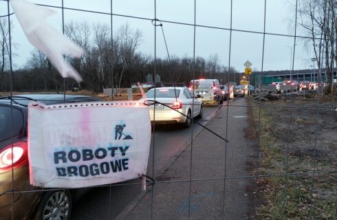 Długie korki przy nowym stadionie w Katowicach. Na ul. Bocheńskiego powstaje rondo