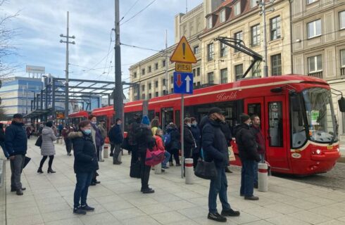 Pasażer przewrócił się w tramwaju. Są duże utrudnienia w centrum Katowic