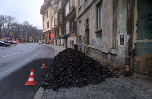 Katowice przygotowują się do zakupu węgla dla mieszkańców, ale nie wiadomo, kto go przywiezie