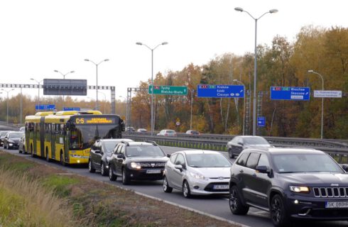 Coraz więcej samochodów w Katowicach. Szybko rośnie liczba „elektryków”