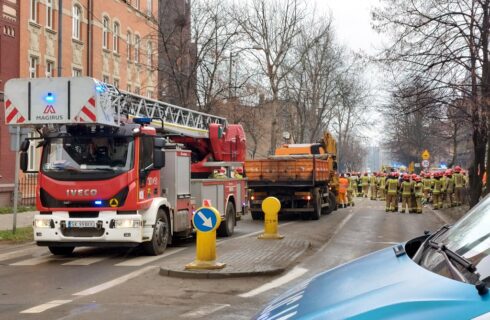 Jedna osoba jest poszukiwana po wybuchu gazu w Katowicach. Połowa kamienicy zamieniła się w gruzowisko