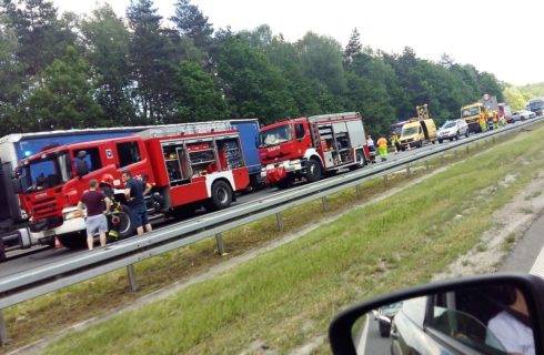 Długie korki na autostradzie A4. Ranny kierowca trafił do szpitala w Ochojcu