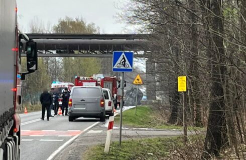 Śmiertelny wypadek w Katowicach. Samochód uderzył w wiadukt
