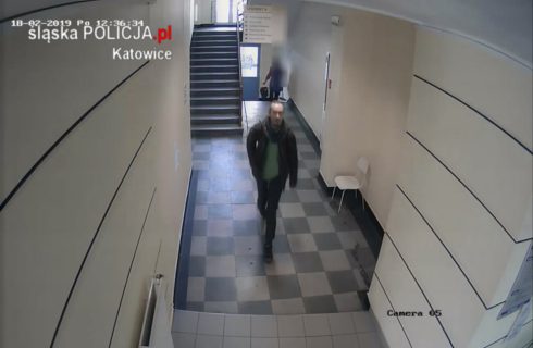 Złodziej w przychodni zdrowia. Nagrały go kamery [WIDEO]