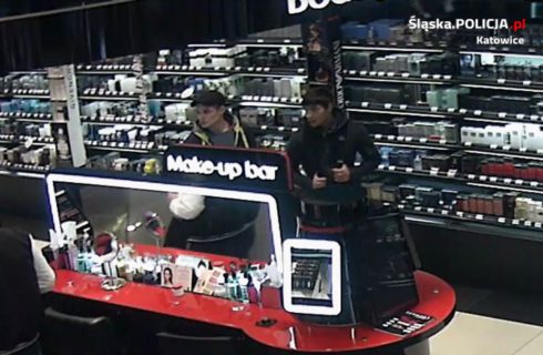 Ukradli perfumy z Galerii Katowickiej. Policja publikuje zdjęcia z monitoringu