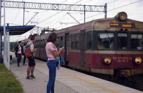 “Kible” prawie zniknęły z torów. Koleje Śląskie czekają na ostatniego Elfa