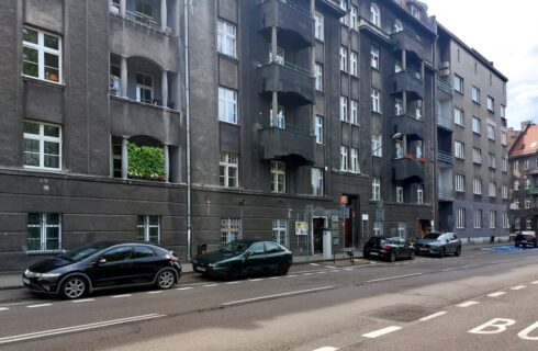 Urzędnicy zorientowali się, że likwidują zbyt wiele miejsc parkingowych w centrum Katowic